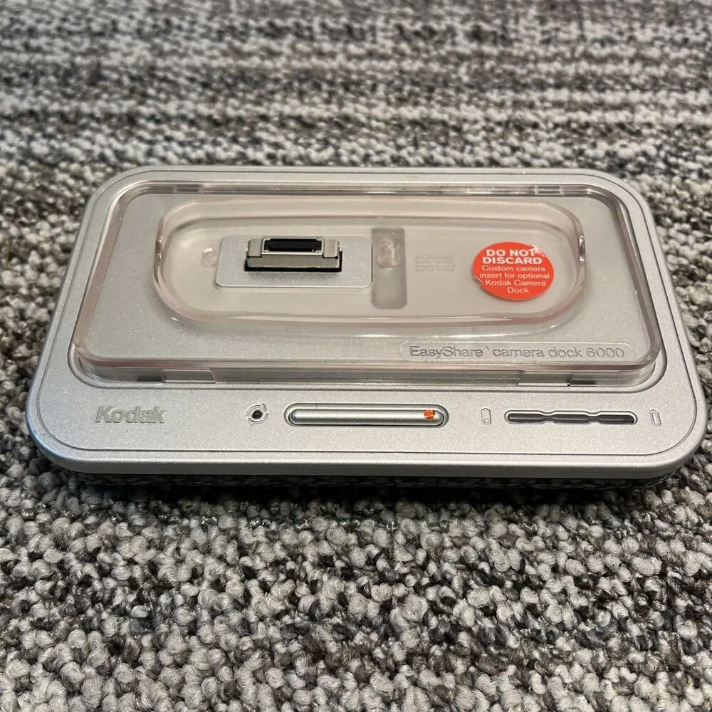 Kodak EasyShare CX7430 4.0 MP Digital Camera Silver With Dock 6000 Charges Flaw